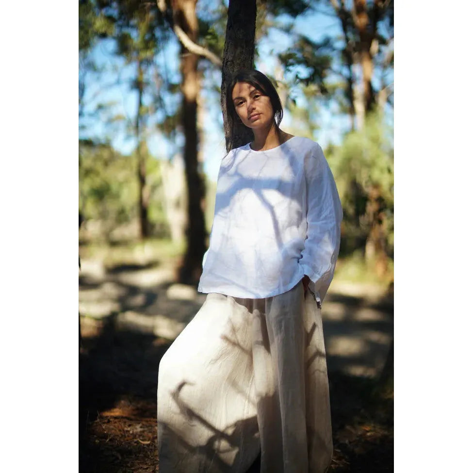 The Eadie Linen Pants are both stylish and practical. With a flattering detailed ankle, elasticated waist for ultimate comfort, and two convenient side pockets the Eadie will easily become your new favourite.

Pair them with a crisp white shirt for a classic ensemble or opt for a breezy top for a more laid-back vibe. These pants are a wardrobe essential for anyone who values both style and comfort.

FEATURES

Wide leg
Pleated ankle
Elasticated waist
Pockets
Made In Italy
