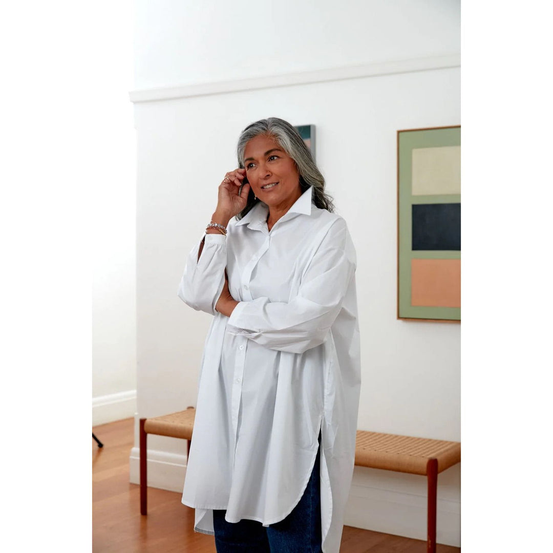 Montaigne Mon Ami Oversized shirt O/S

crisp cotton poplin

oversized

made in Itay