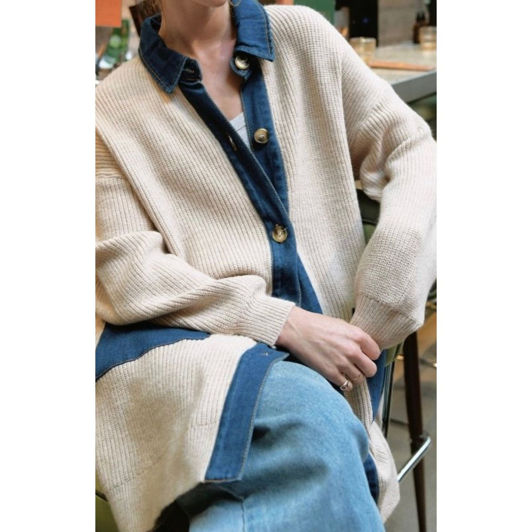 Reese Wool &amp; Denim Cardigan

Add a modern touch to your wardrobe with the&nbsp;Reese Knit Cardigan. The chunky oversize knit, denim shirt style collar, trim and front pockets offer both fashion and functionality. A must-have this season!

Denim collar and front trim
Denim front pockets
Buttoned front
Drop shoulder
Oversize relaxed fit
Contrast stitching
55% Acrylic, 30% Nylon, 15% Wool