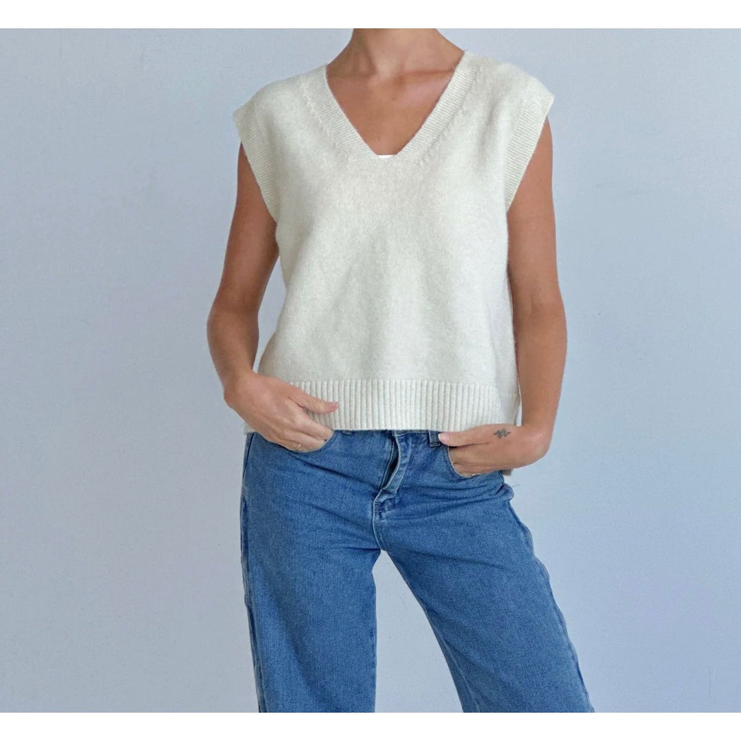 Luella V neck Knit Vest

A layering essential for effortless styling.

Wear over a shirt for a classic look.



Relaxed fit with side splits

wool acrylic mix