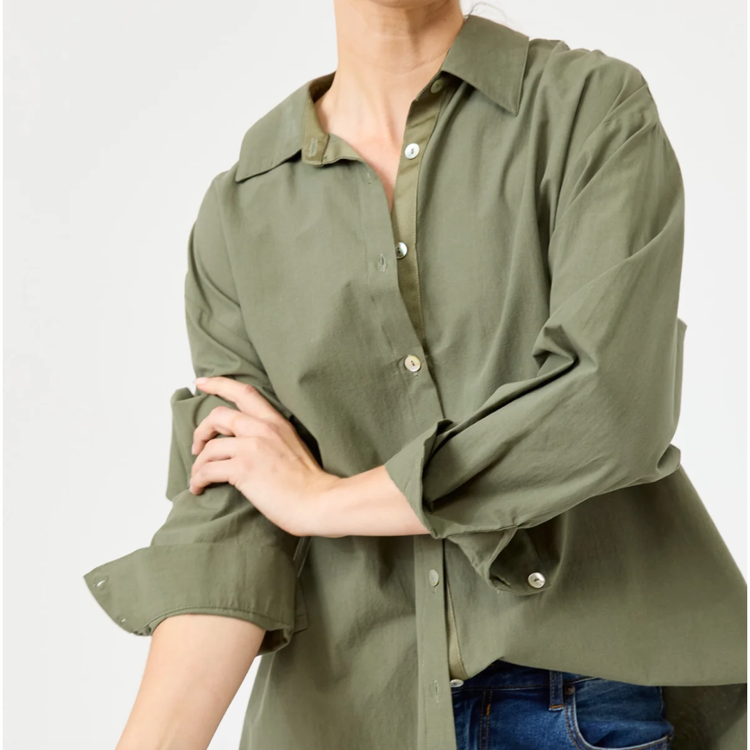 Studio Oversize Shirt

You know you've found the perfect style when you can effortlessly wear it from work to play! The Studio Oversize Shirt is a must in every wardrobe, made with cotton featuring a classic button-down design and oversize silhouette. Style it with your go-to denim and boots or sneakers for all your weekend-made day plans.