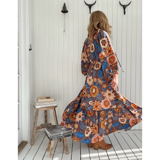 Catalonia Maxi - Tierra Print

This timeless Maxi, Features gorgeous balloon sleeves. The bust line has a piping detail yoke with embroidered frill on the sleeve and skirt layer.