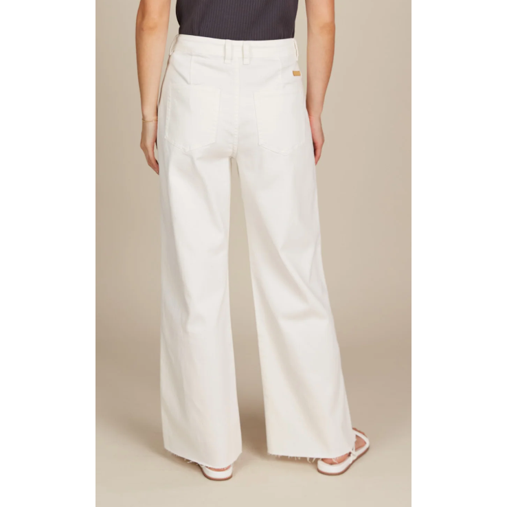 Tate Denim Pants

Say hello to your new favourite denim jeans! The Tate Denim is guaranteed to make an impression - with a classic wide-leg silhouette and a mid-rise fit, these denim jeans provide an effortless look that will complement any outfit. It features a button and zip closure with pockets and a raw edge ready for any occasion. Style it with a tank, cape and glam accessories for cocktails with the girls or a soft knit and sneakers while you run errands.