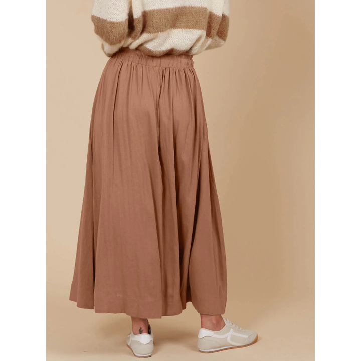 Venus Skirt -Toffee

The Venus Skirt seamlessly transitions from your 9-5 to 5-9 plans. Its flowing A-line silhouette adds a soft, feminine feel, enhanced by the comfortable elastic waist and adjustable drawstring. Available in our neutral seasonal palette, this skirt pairs effortlessly with your favourite wardrobe staples. Wear it with a classic knit and loafers for the office, then switch to a stylish blouse, boots, and statement accessories for a night out.