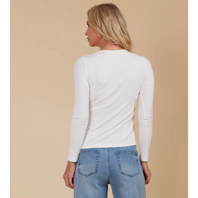 Naria Scoop Neck Top

The Naria Scoop Neck Top redefines a wardrobe staple with its modern design and luxurious feel. It features a square neckline and a fitted, yet stretchy silhouette. Ideal for layering during the cooler months, the Naria Scoop Neck Top is a timeless addition to any closet.