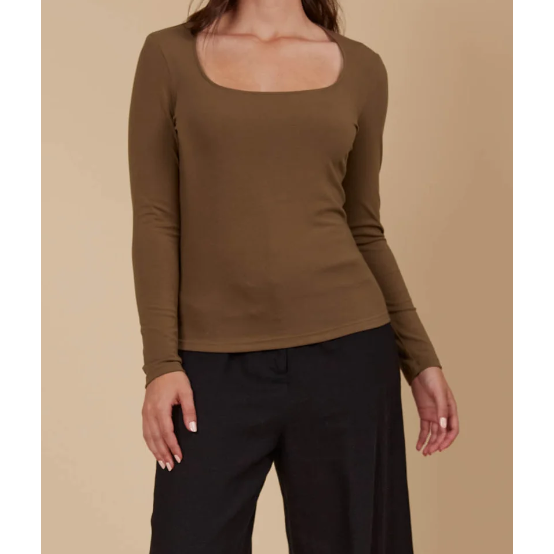 Naria Scoop Neck Top

The Naria Scoop Neck Top redefines a wardrobe staple with its modern design and luxurious feel. It features a square neckline and a fitted, yet stretchy silhouette. Ideal for layering during the cooler months, the Naria Scoop Neck Top is a timeless addition to any closet.