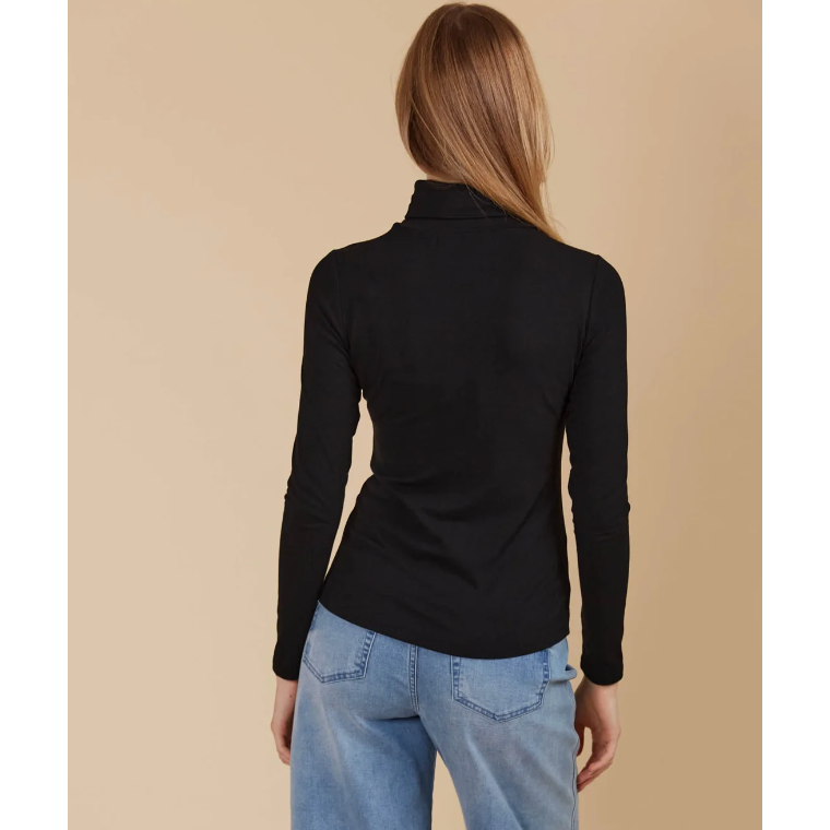 Naria Roll Neck Top

The Naria Roll Neck Top is a timeless essential for the colder season. Designed with a flattering, stretchy fit, long sleeves, and a rolled turtleneck for added warmth, it's the ideal base layer for any outfit. Wear it with a blazer and a maxi skirt for a professional setting, or layer it with a puffer vest, jeans, and a wool hat for a relaxed weekend ensemble.