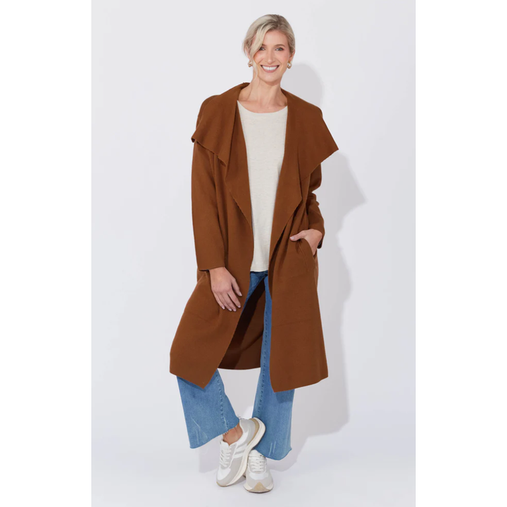 Cairo Cardigan - Dune

Add a refined touch with the Cairo Cardigan. Ideal for professional or formal settings, this luxurious knit cardigan has an oversized fit that cascades elegantly over fitted knit dresses or tailored winter suiting. Functional welt pockets are complemented by an elegant collar and a removable self-fabric belt, combining sophistication with added warmth.