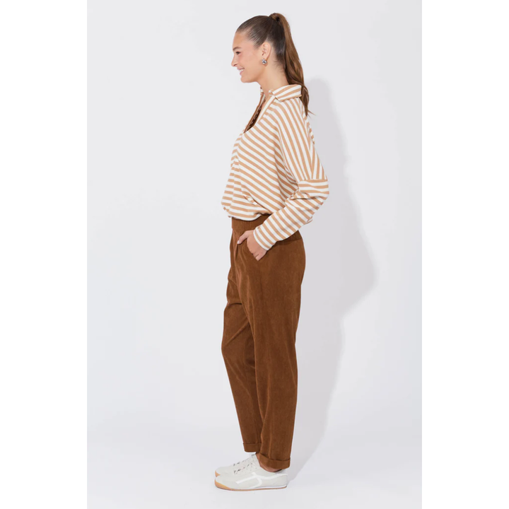 Nashville Pant - Dune

Corduroy never looked so good. The Nashville Pant features a classic and adaptable design, highlighted by a smooth, flat elastic waist and a chic tapered ankle length. The relaxed drop crotch and luxuriously soft fabric make these pants a perfect choice for days when denim feels too restrictive. Achieve a preppy, polished look by pairing them with a long-sleeve top, a cosy knit vest, and loafers.